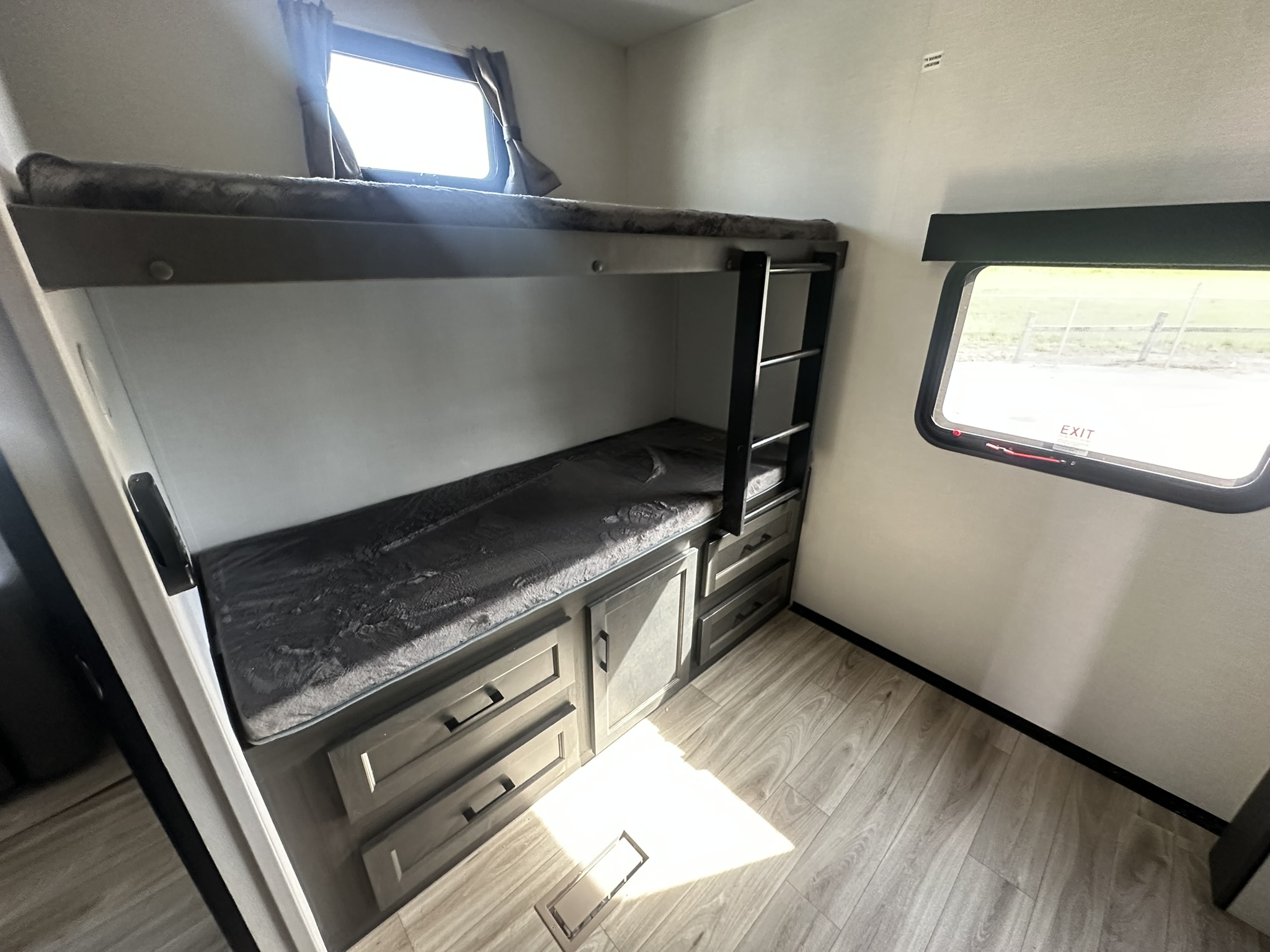 2026 VENTURE RV SPORTTREK 354VBH - Image 26