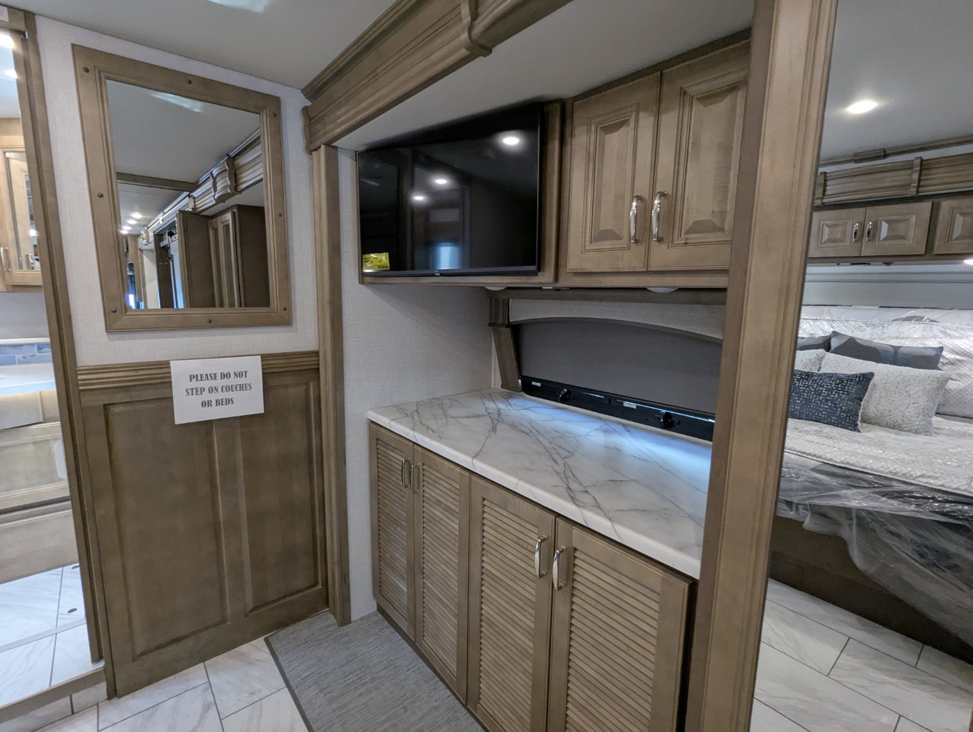 2026 Fleetwood Discovery 38N - Image 30