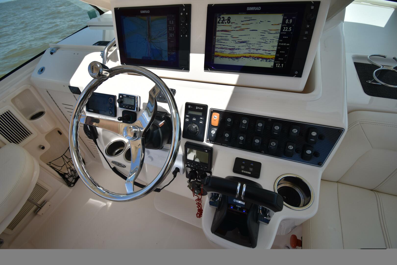 2016 Grady-White 330 Express - Image 13