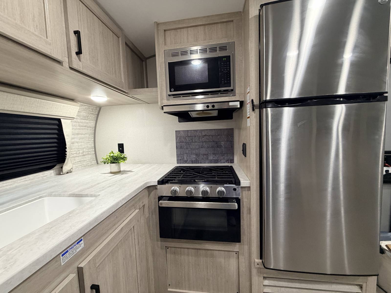 2024 Coachmen Catalina Legacy Edition 263FKDS - Image 12