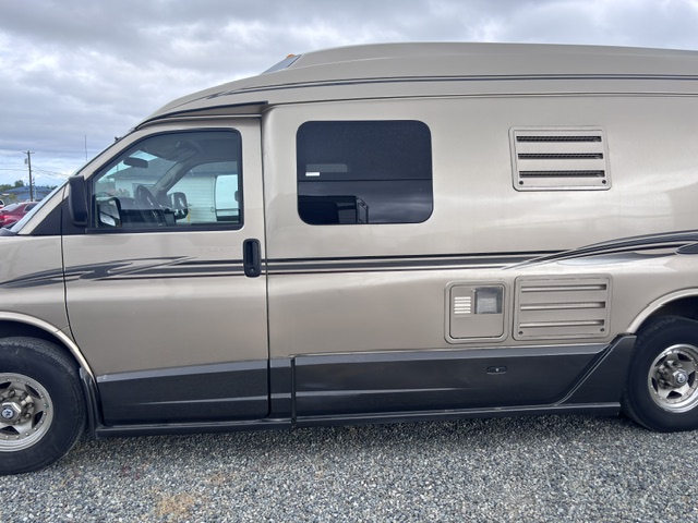 2008 Roadtrek Popular 210 - Image 2
