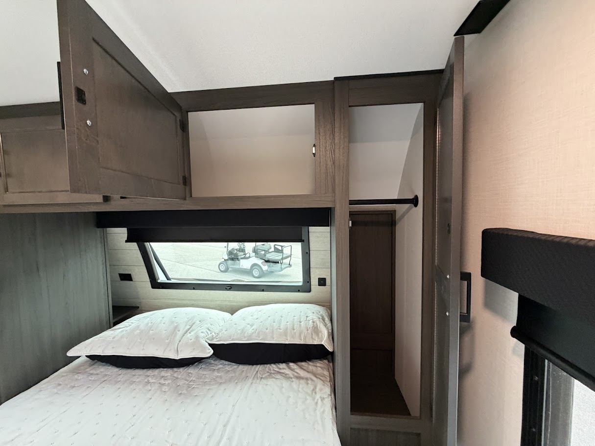 2026 VENTURE RV SPORTTREK 327VIK - Image 72