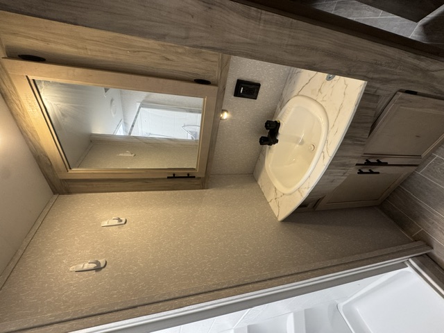 2022 Forest River Cherokee Arctic Wolf 3880 SUITE - Image 32