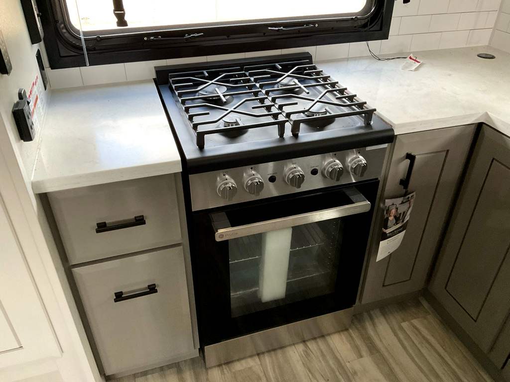 2025 JAYCO PINNACLE 38 FBRK - Image 15