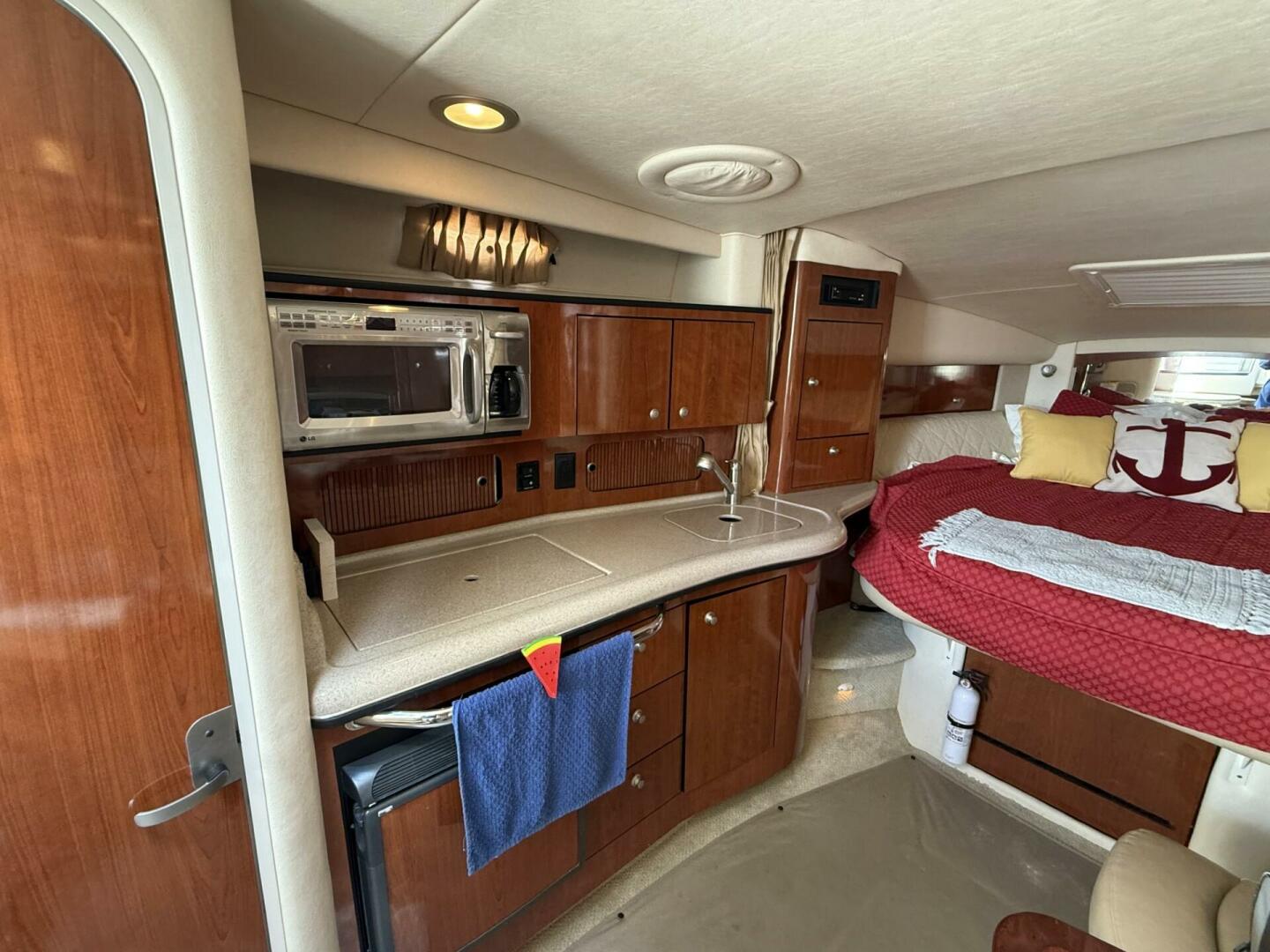2007 Sea Ray 320 Sundancer - Image 16