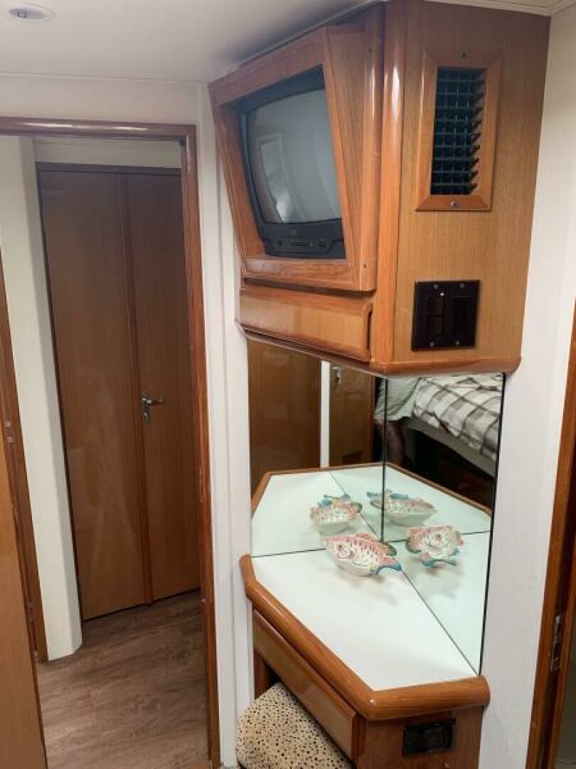 2000 Viking 50 Convertible Sportfish - Image 28