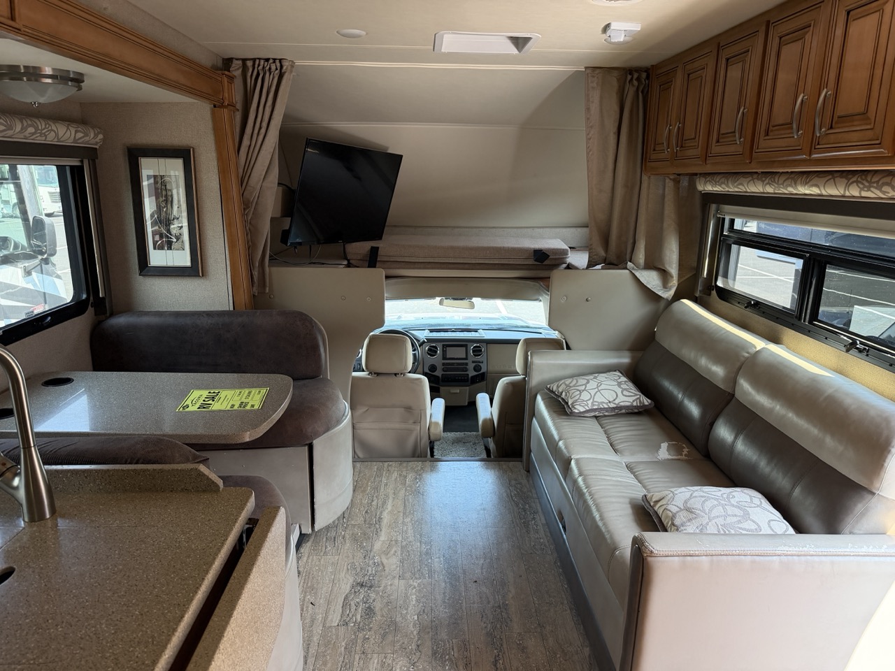 2017 Thor Motor Coach Four Winds Super C 35SB - Image 23