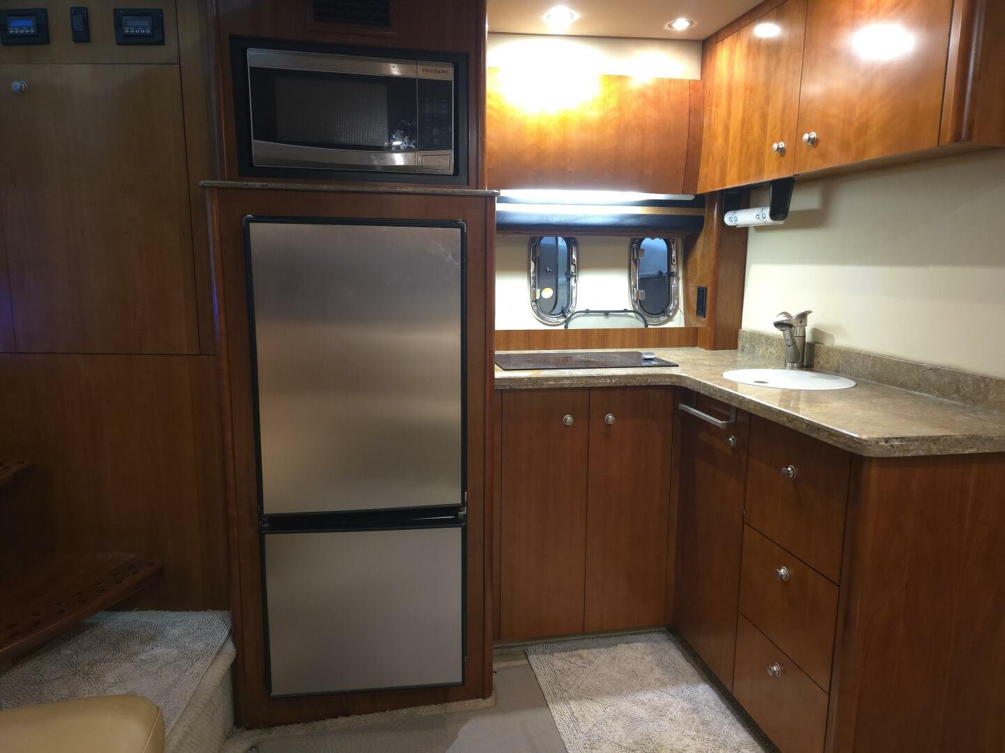 2008 Cruisers Yachts - Image 28