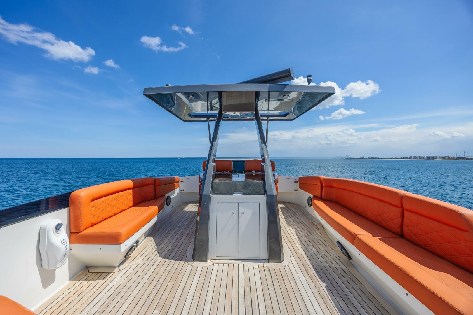 2010 Lazzara Yachts LSX 92 - Image 25