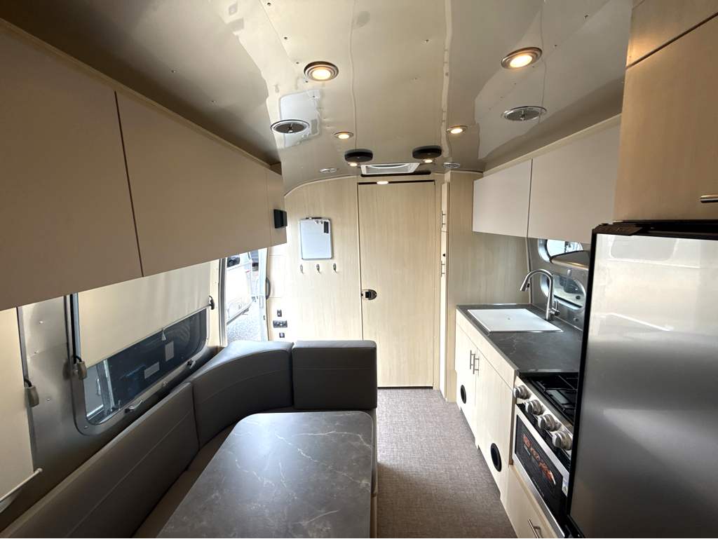 2026 AIRSTREAM FLYING CLOUD 23FBT - Image 13
