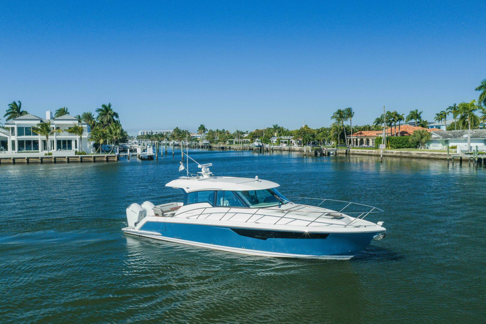 2025 Tiara Yachts 43 LE - Image 52