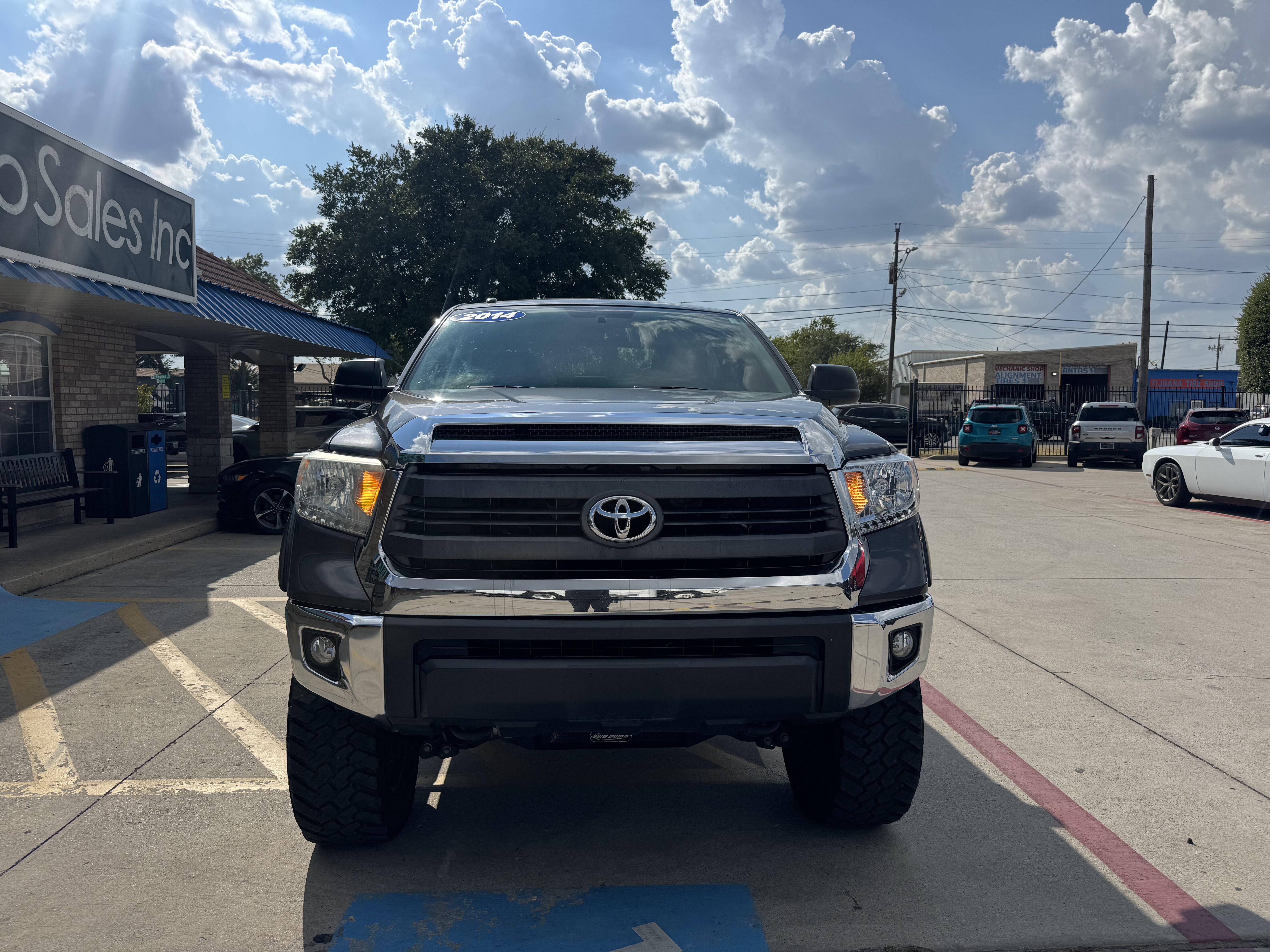 2014 Toyota Tundra CrewMax SR5 4WD 5.7L V8 - Image 3