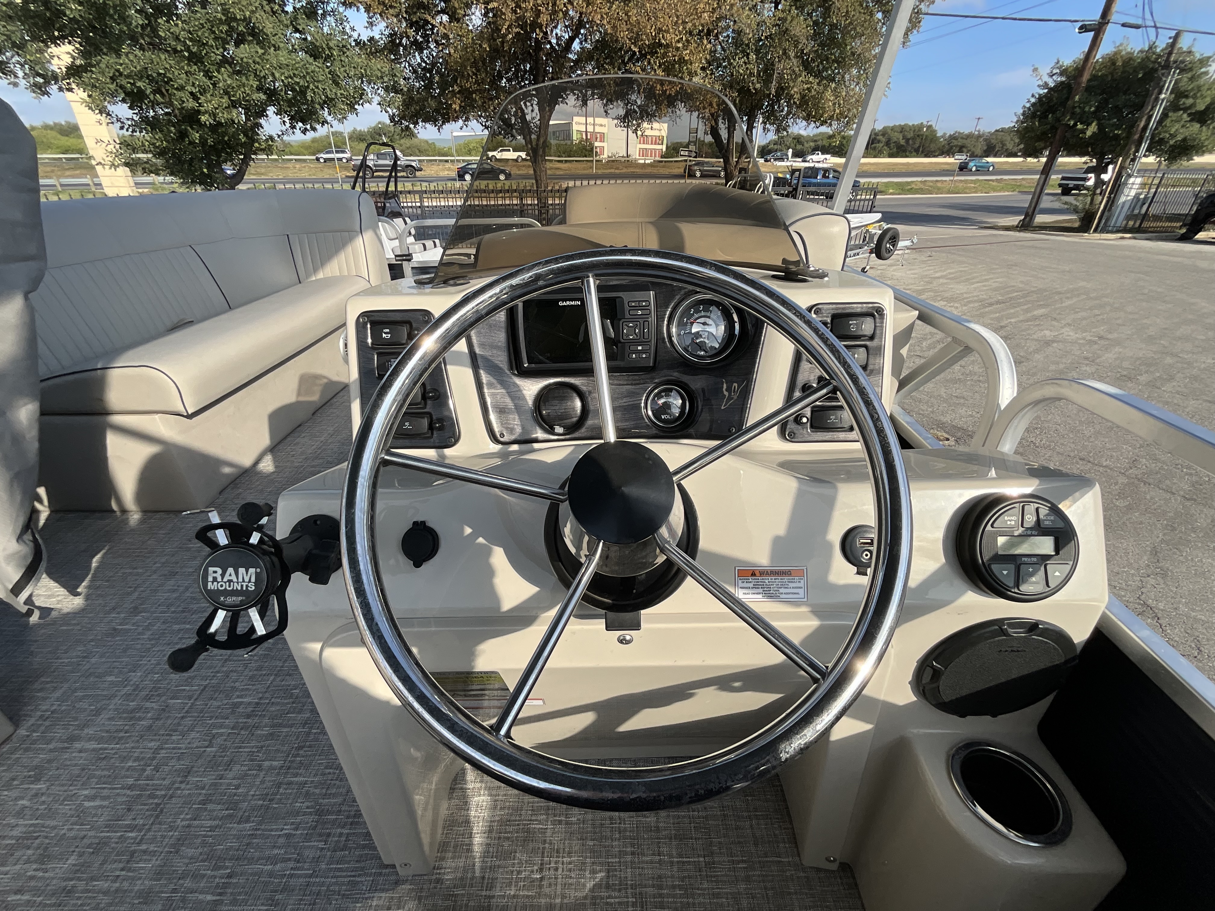 2021 APEX MARINE QWEST 820 FAMILY FISH - Image 17