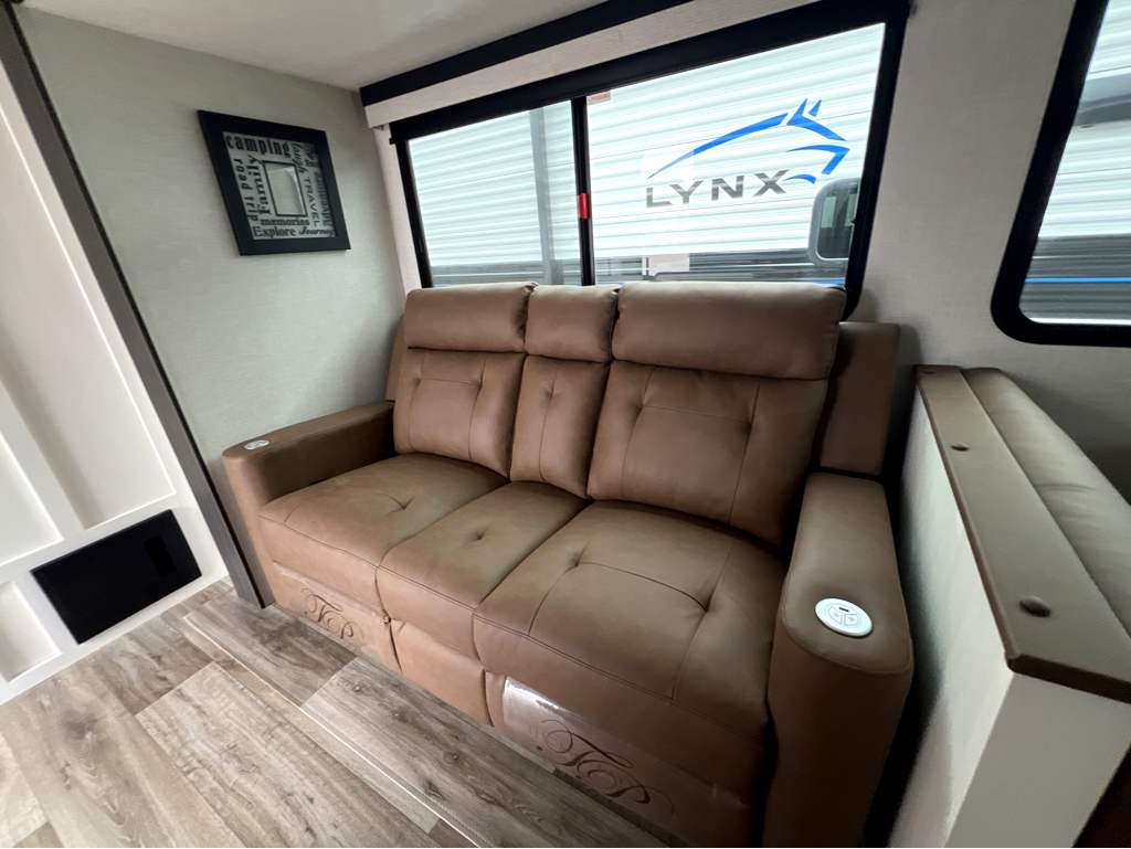 2026 VENTURE RV STRATUS 261VRB - Image 8