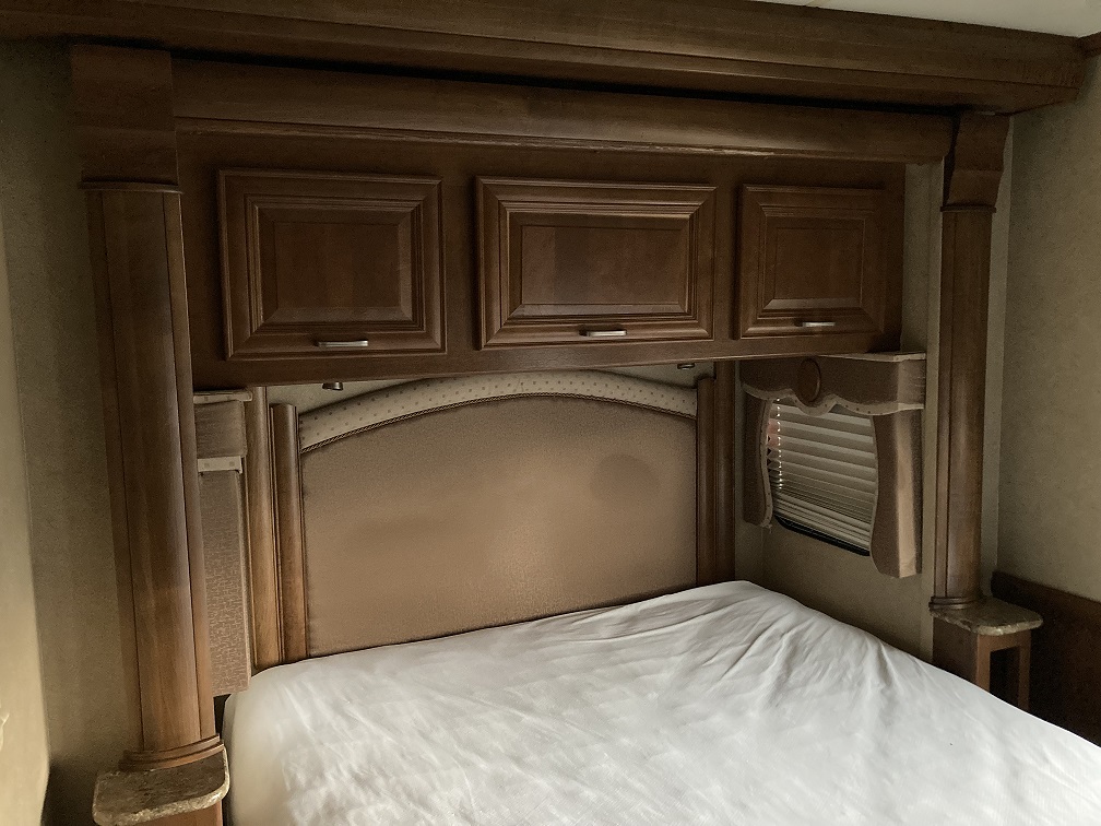 2012 Thor Motor Coach Challenger 32VS - Image 27