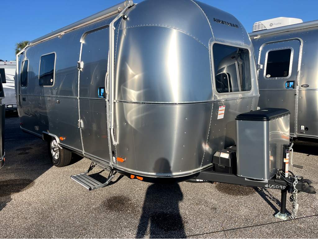 2026 AIRSTREAM WORLD TRAVELERUSA 22RB - Image 1