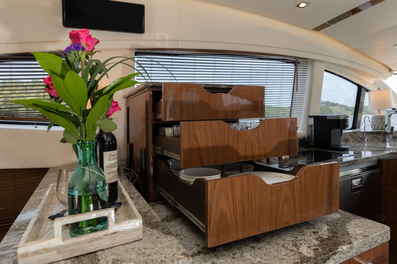 2018 Sea Ray L650 FLY - Image 25