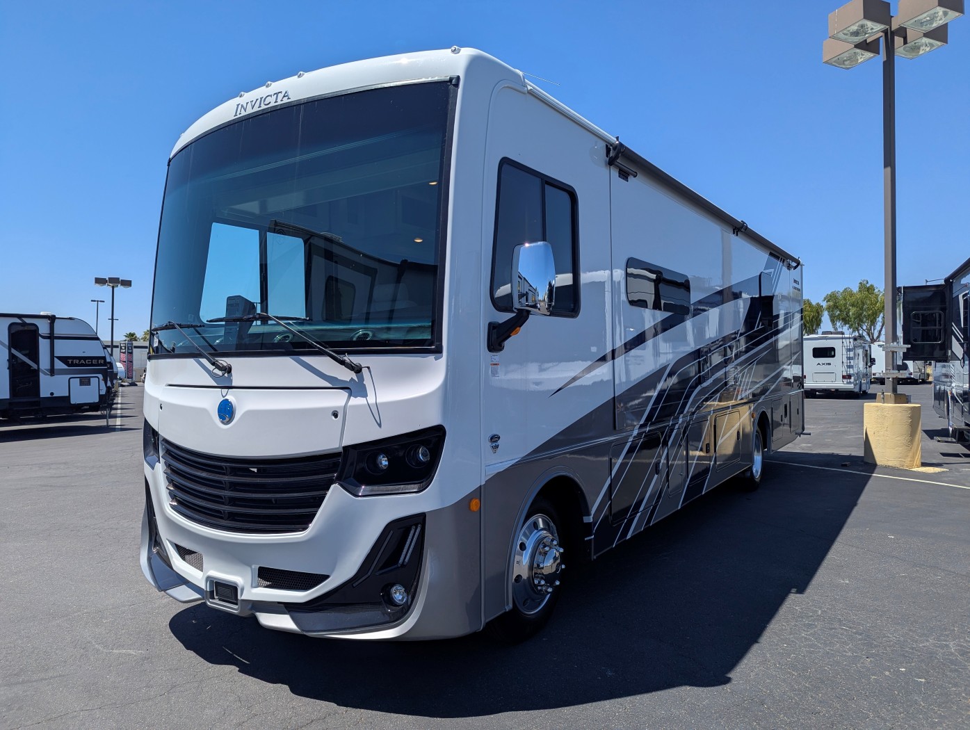 2026 Holiday Rambler Invicta 33HB - Image 3