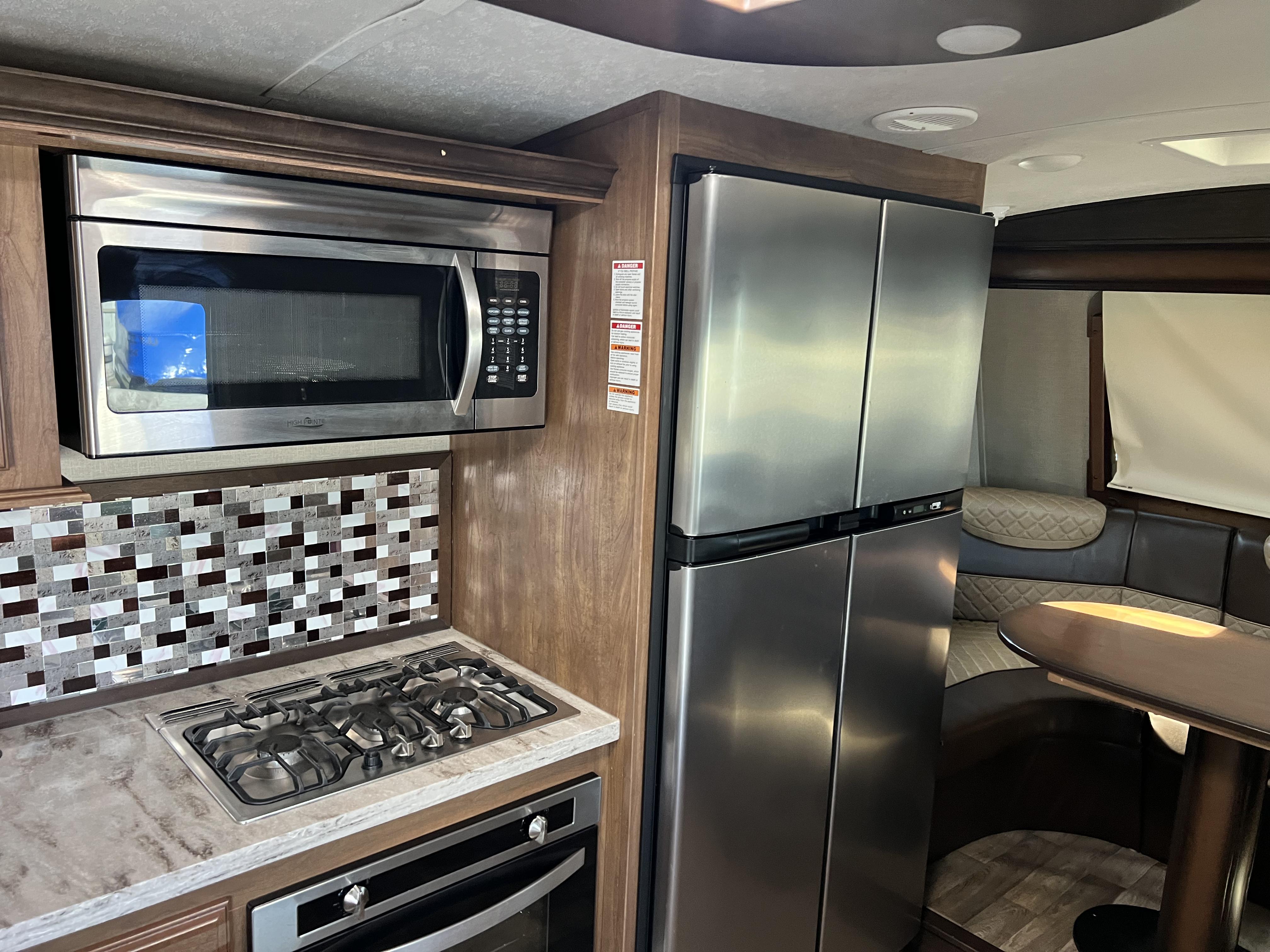 2018 Keystone Montana 3820FK - Image 6