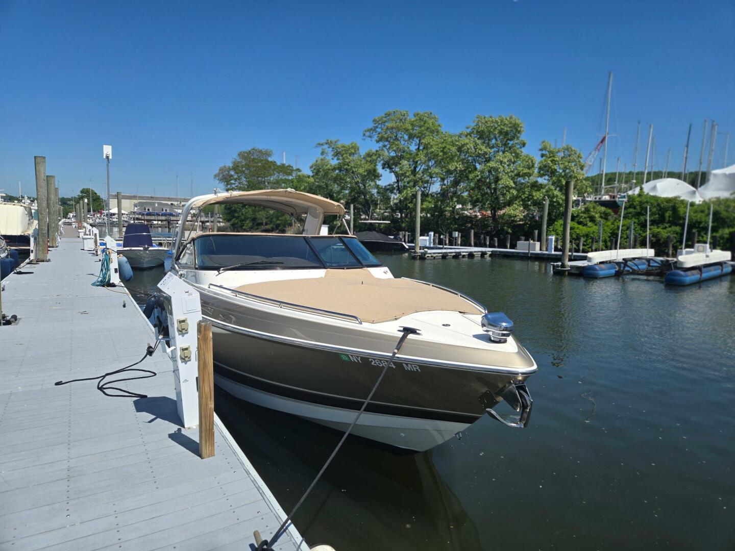 2015 Formula 330 Crossover Bowrider - Image 4