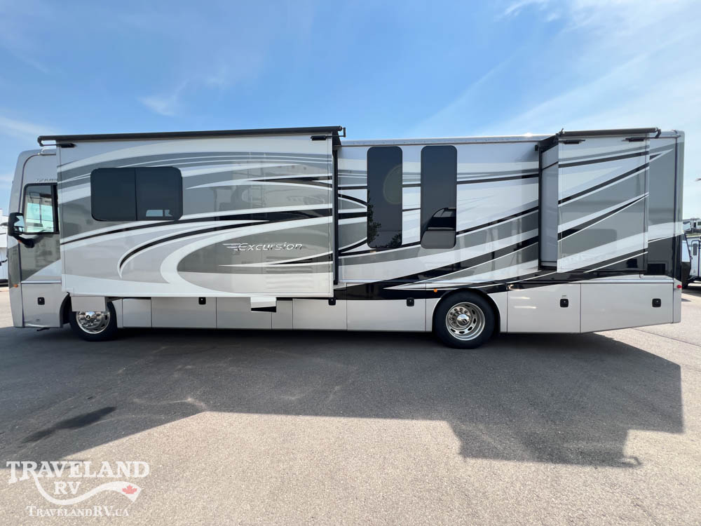 2015 Fleetwood Excursion 35B - Image 7
