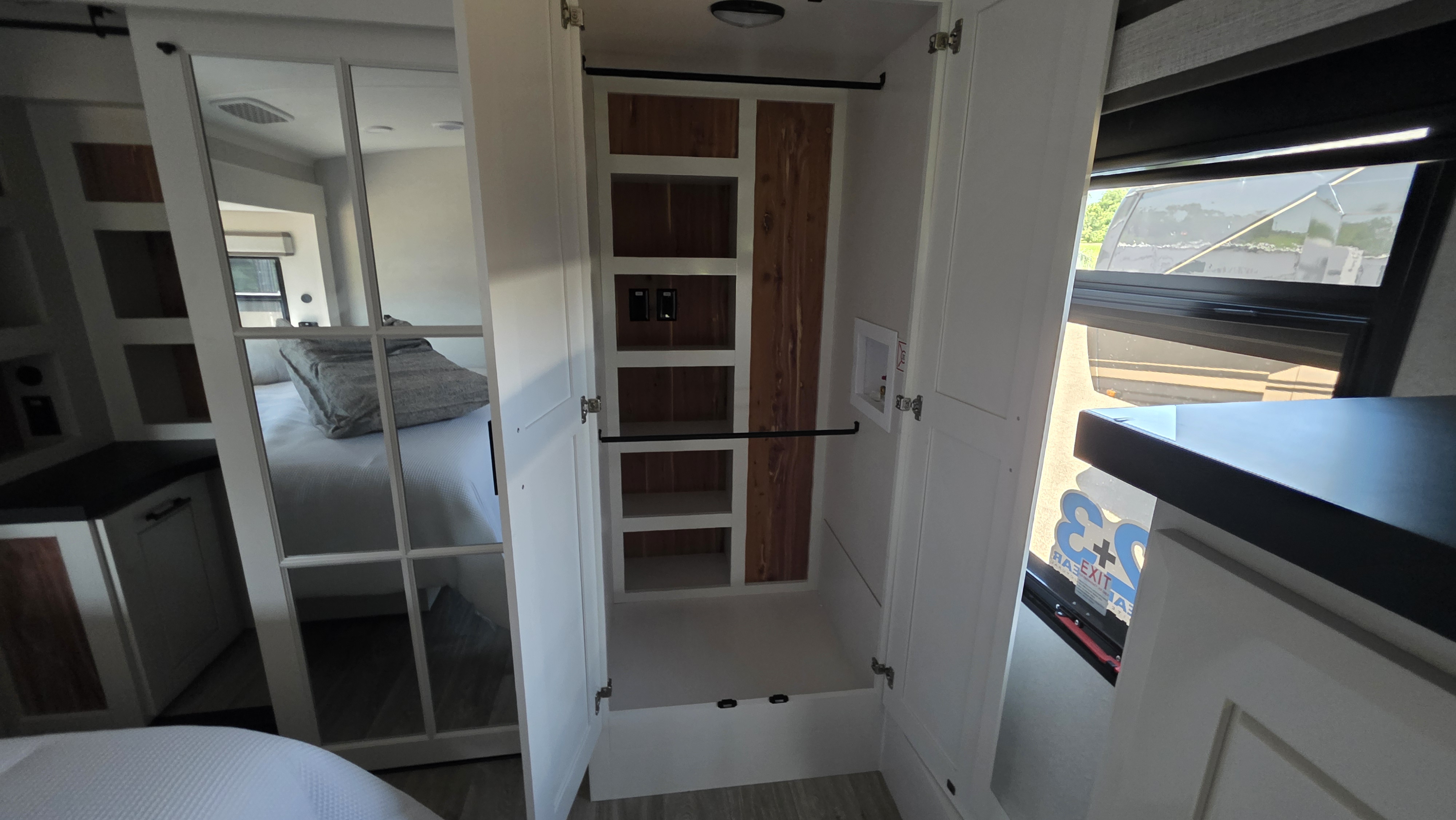 2027 JAYCO PINNACLE 32RLTS - Image 24