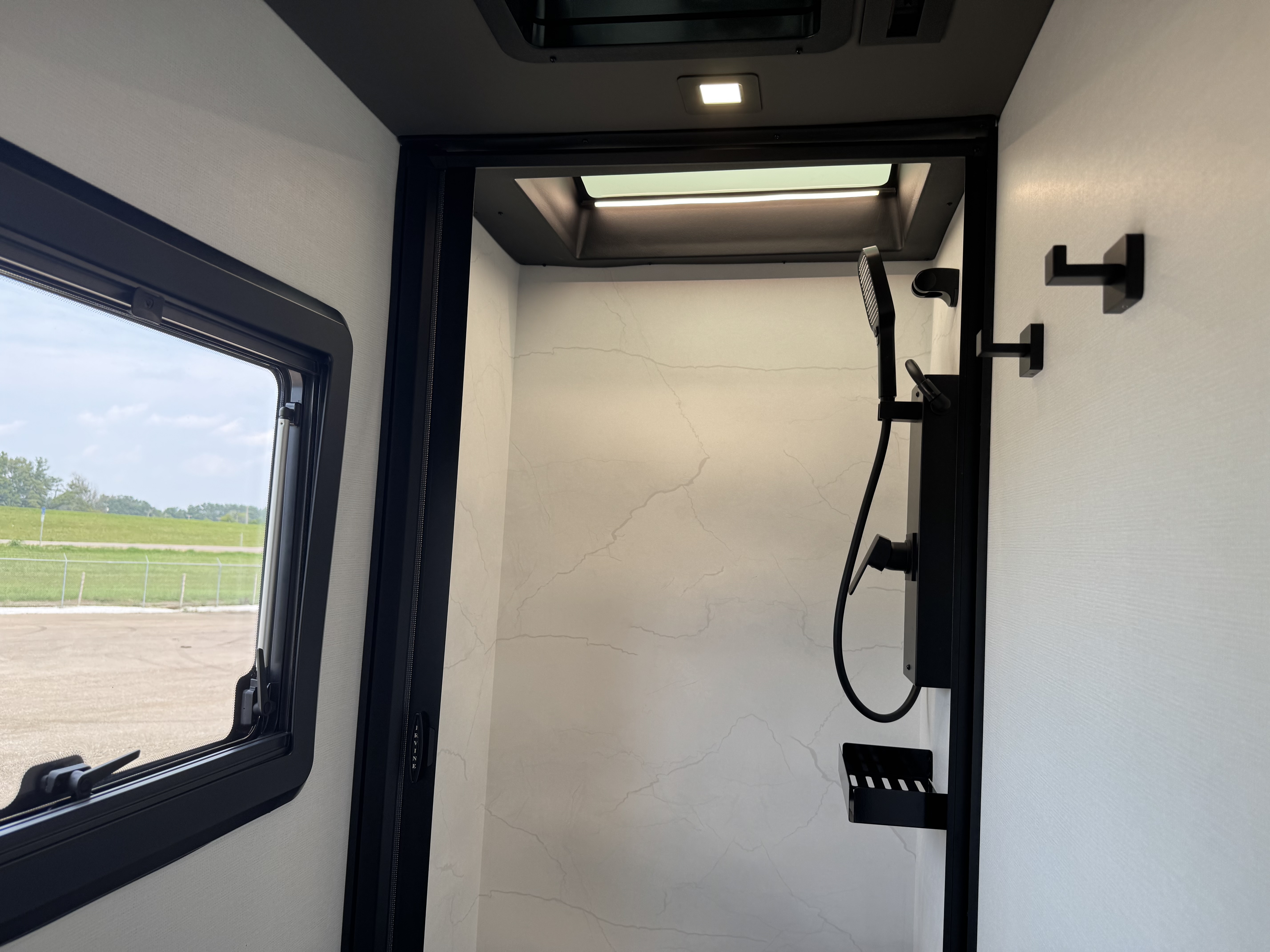 2027 Grand Design Lineage Series M 25FW - Image 29