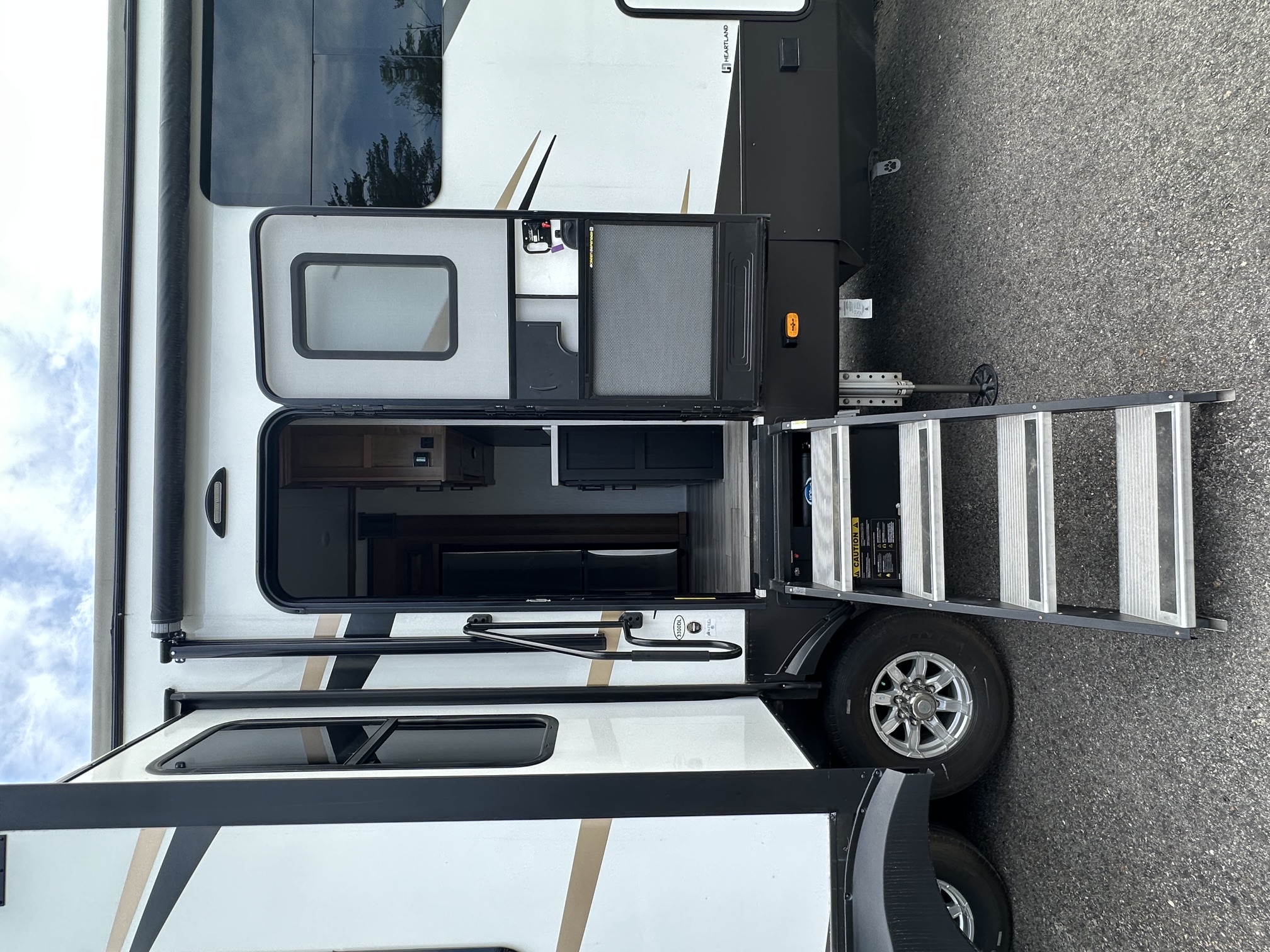 2022 Heartland RV Bighorn 3300DL - Image 6