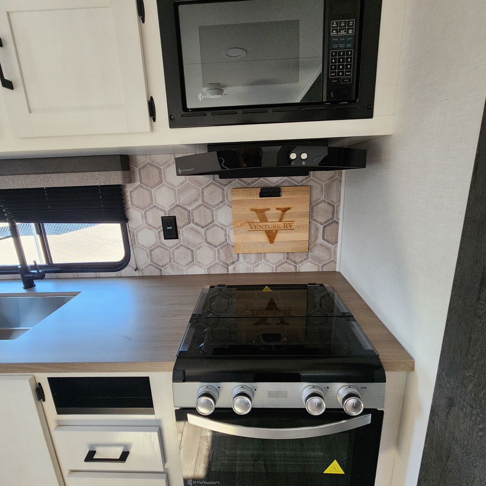 2026 VENTURE RV SIENNA 231VRK - Image 34