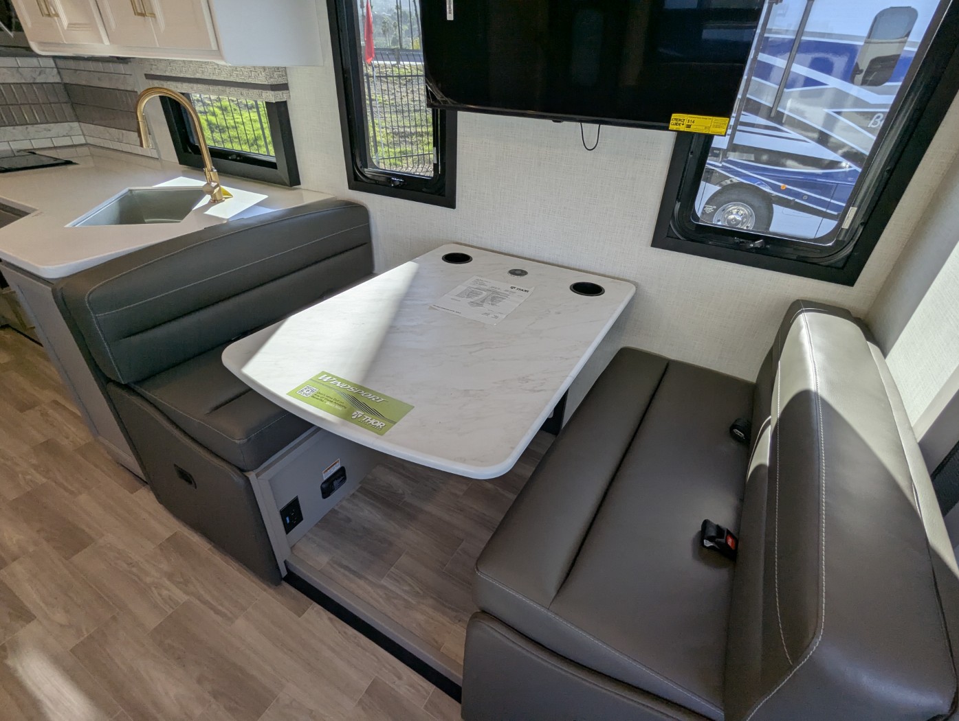 2026 Thor Motor Coach Windsport 35J - Image 16