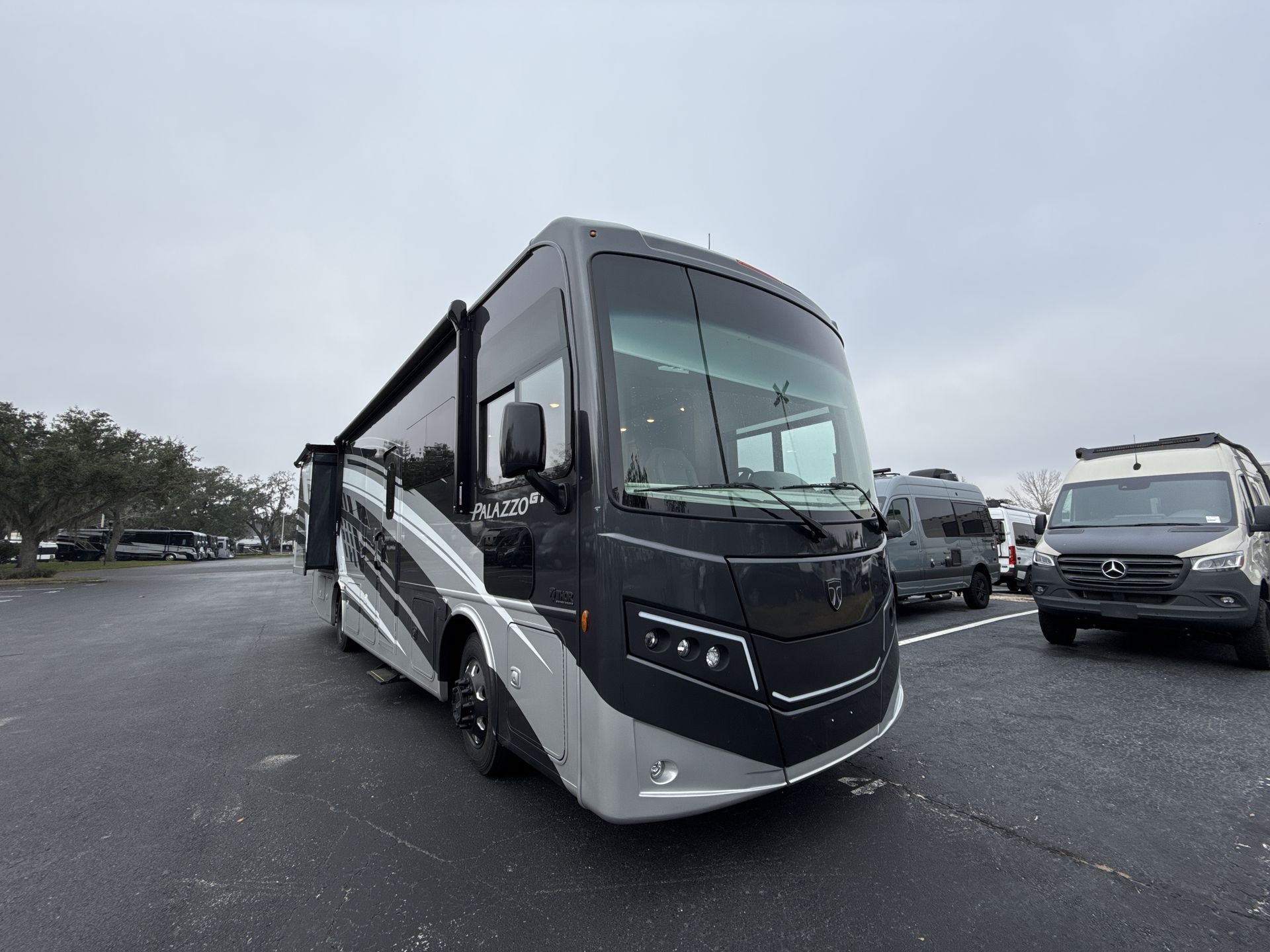 2025 Thor Motor Coach Palazzo GT