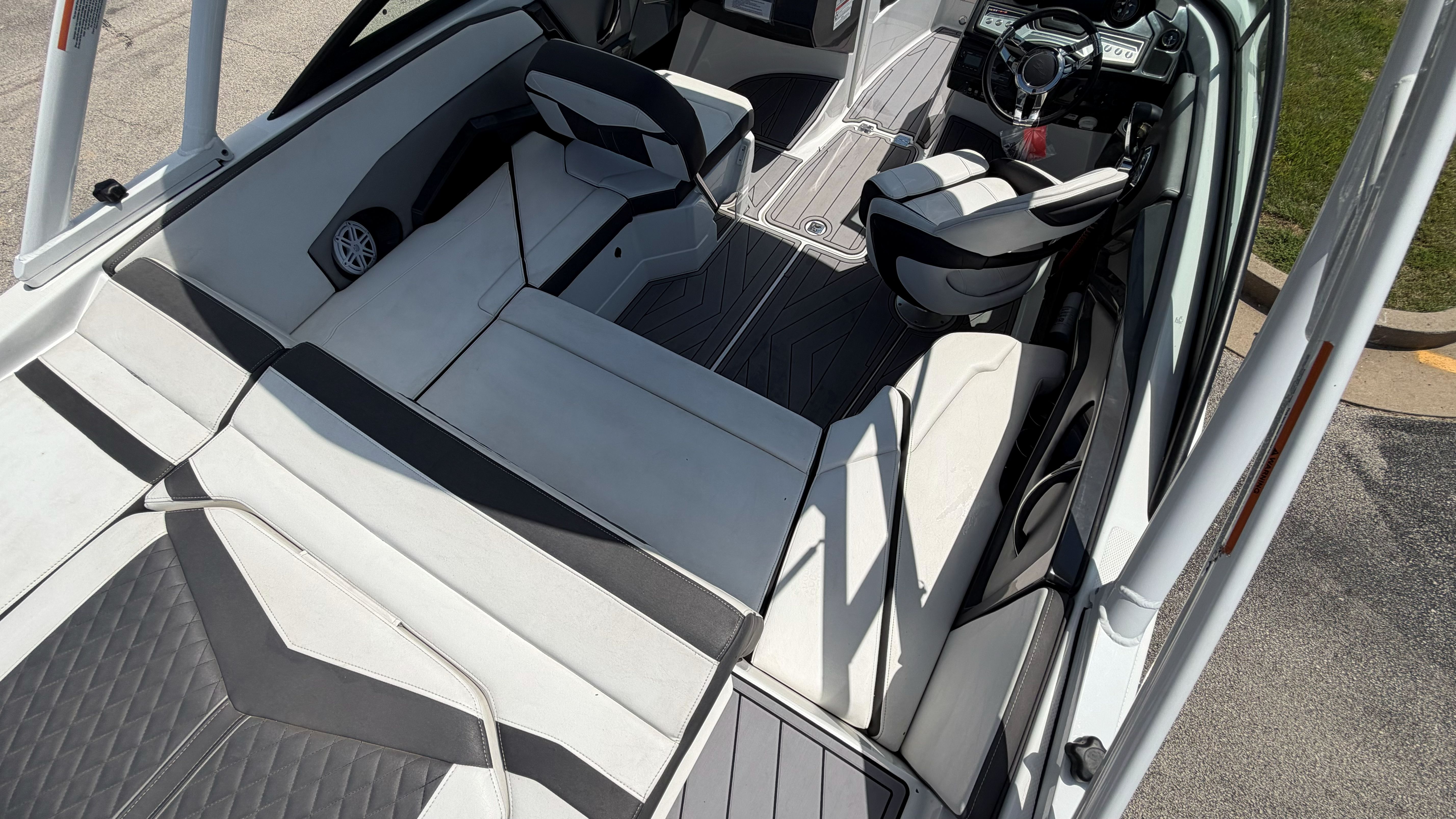 2023 Monterey 238 Super Sport - Image 19