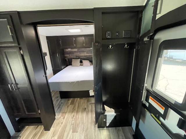2020 VENTURE RV SPORTTREK 271MVB - Image 21