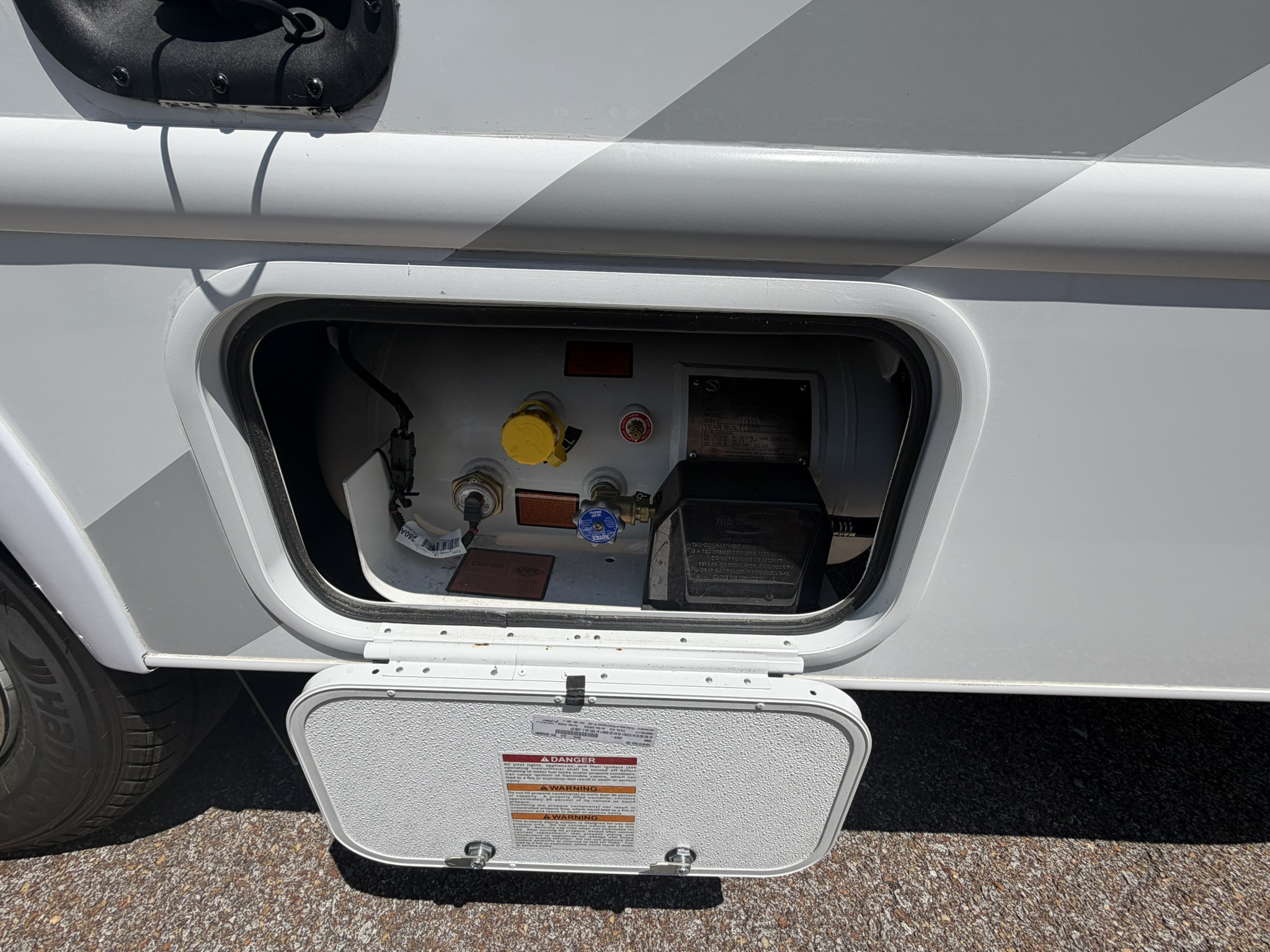 2027 THOR MOTOR COACH MAGNITUDE GA28 - Image 16