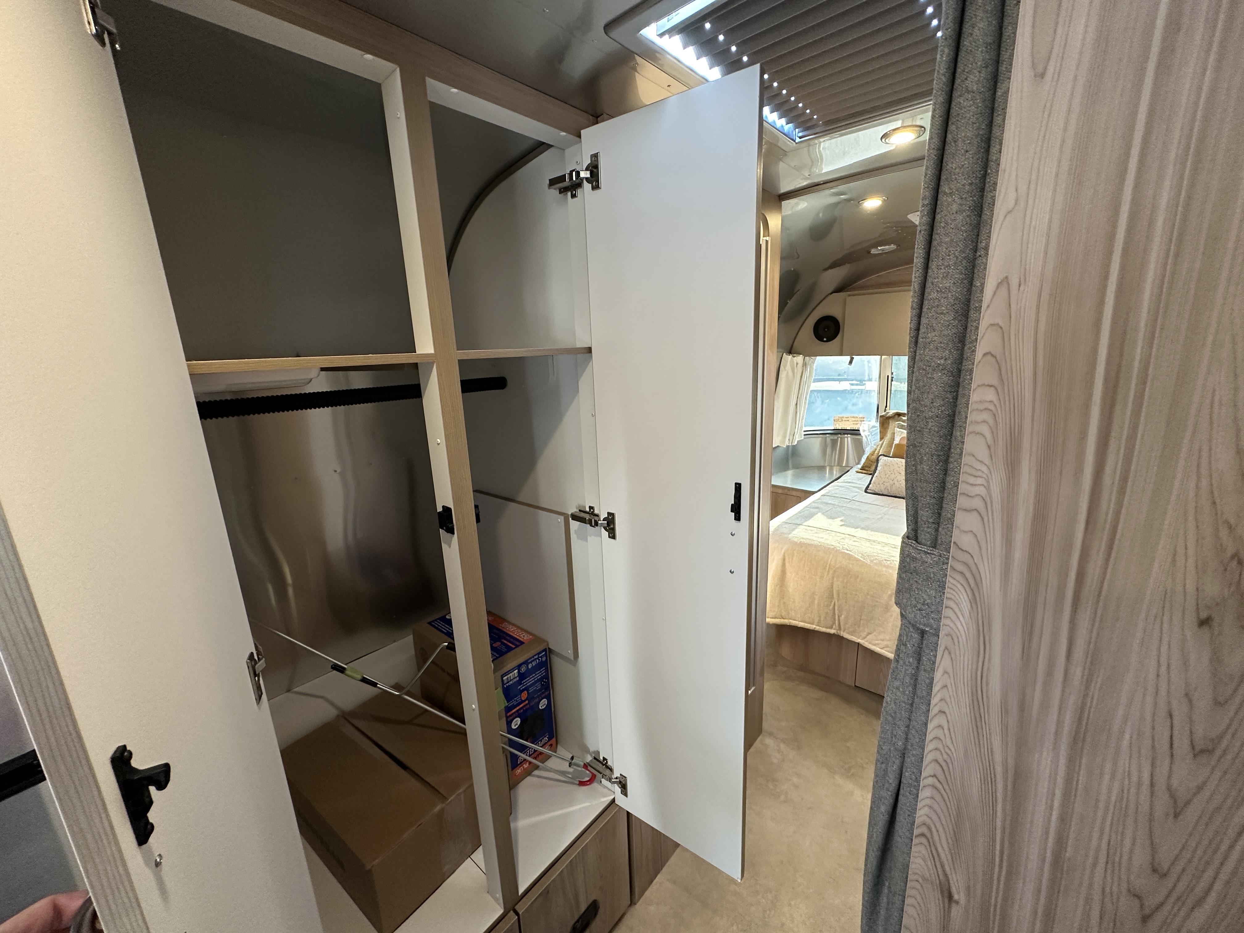 2027 Airstream Flying Cloud 27FB - Image 23