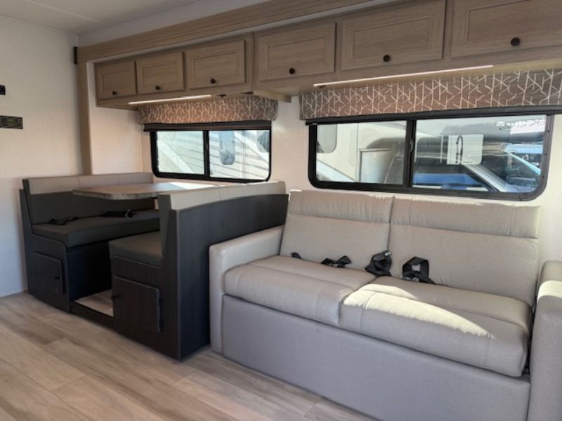 2026 Forest River Sunseeker LE 2850SLEF - Image 5
