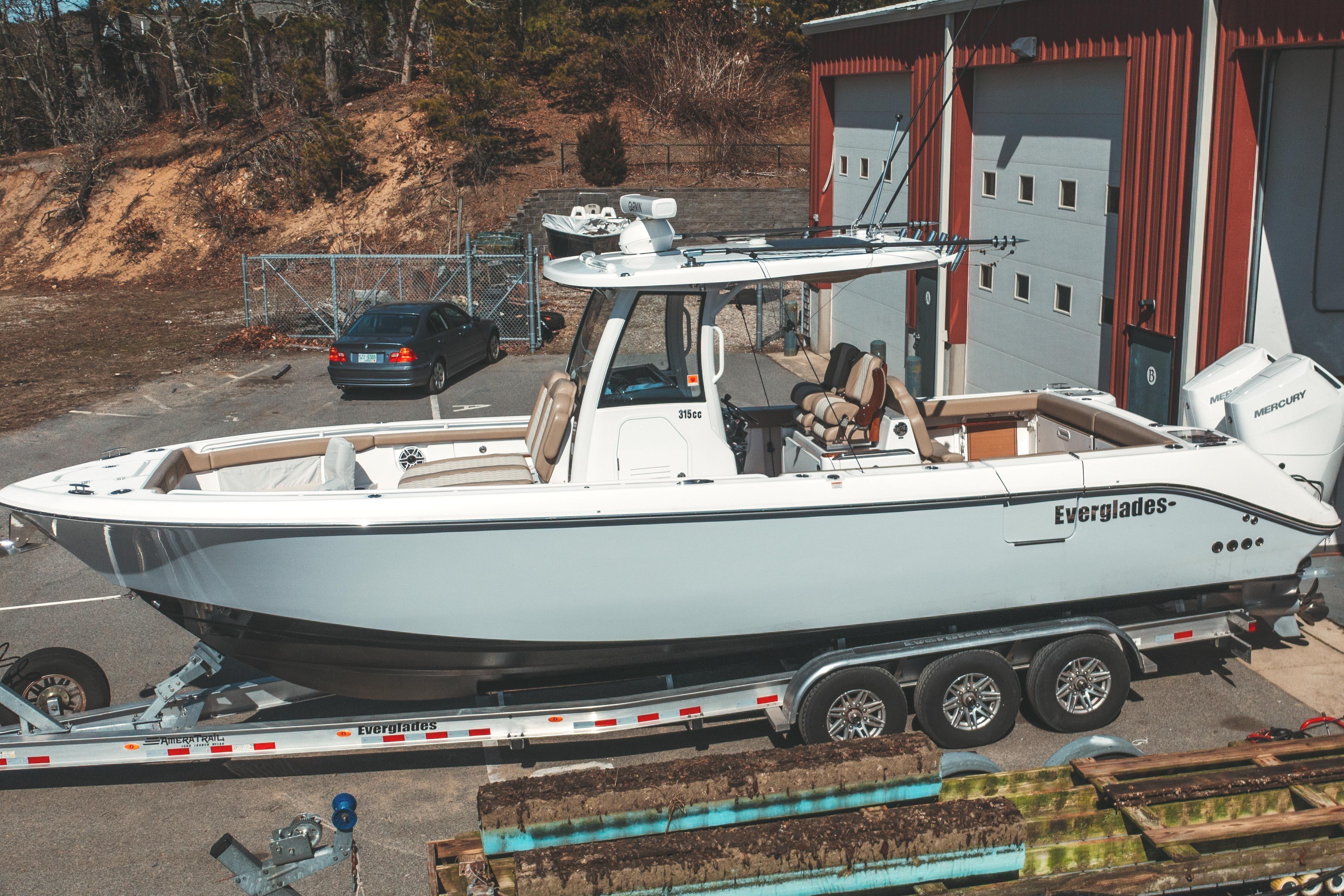 2024 Everglades 315 Center Console Standard - Image 5