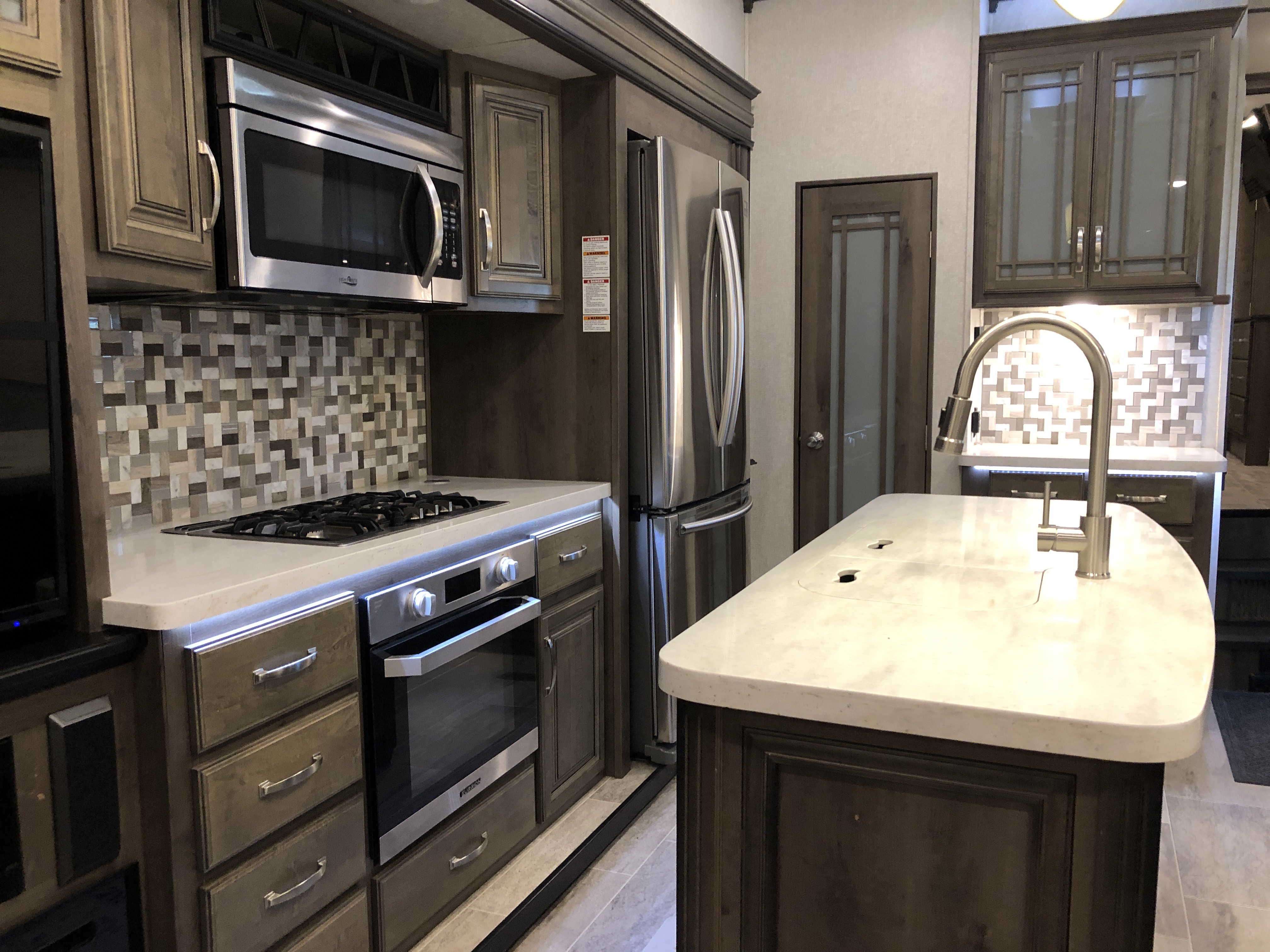 2019 Keystone Montana 3121RL - Image 16