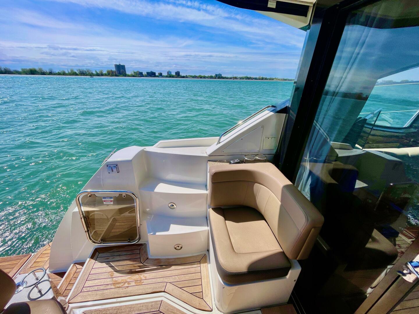 2017 Sea Ray 400 Sundancer - Image 20