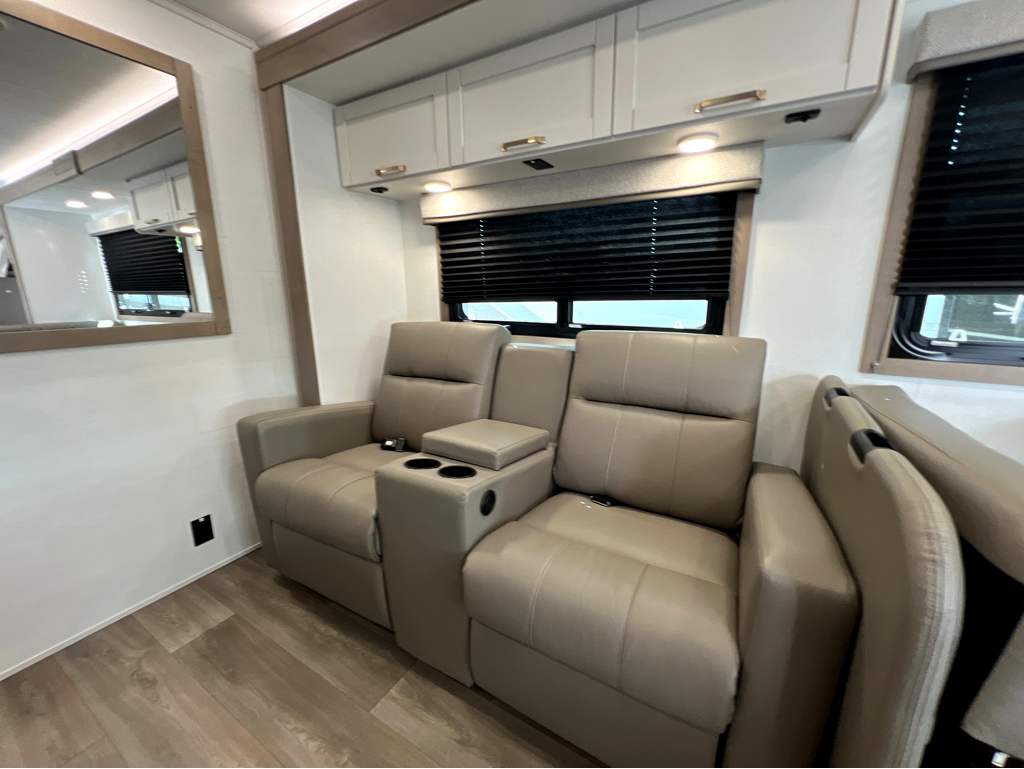 2027 ENTEGRA COACH ODYSSEY 30Z - Image 9