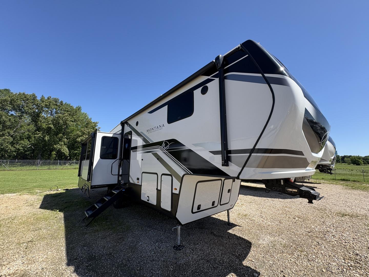 2025 Keystone Montana High Country 295RL - Image 1