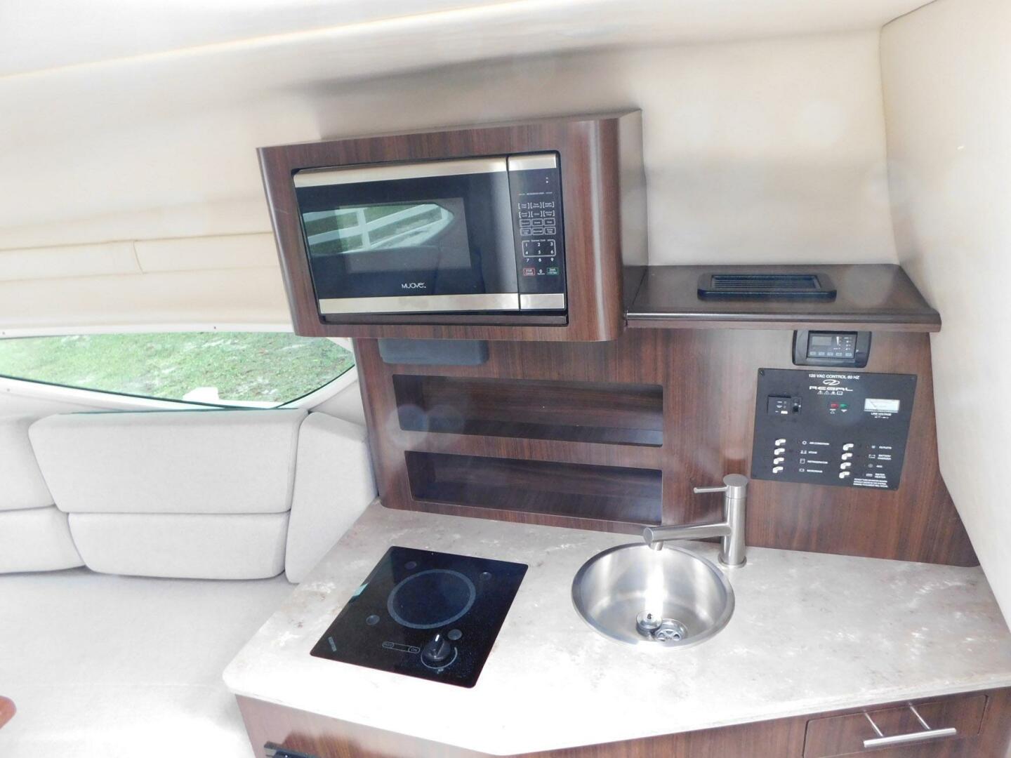 2018 Regal 26 Express Base - Image 14