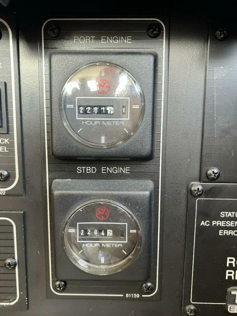 1996 Bayliner 3788 Command Bridge - Image 44