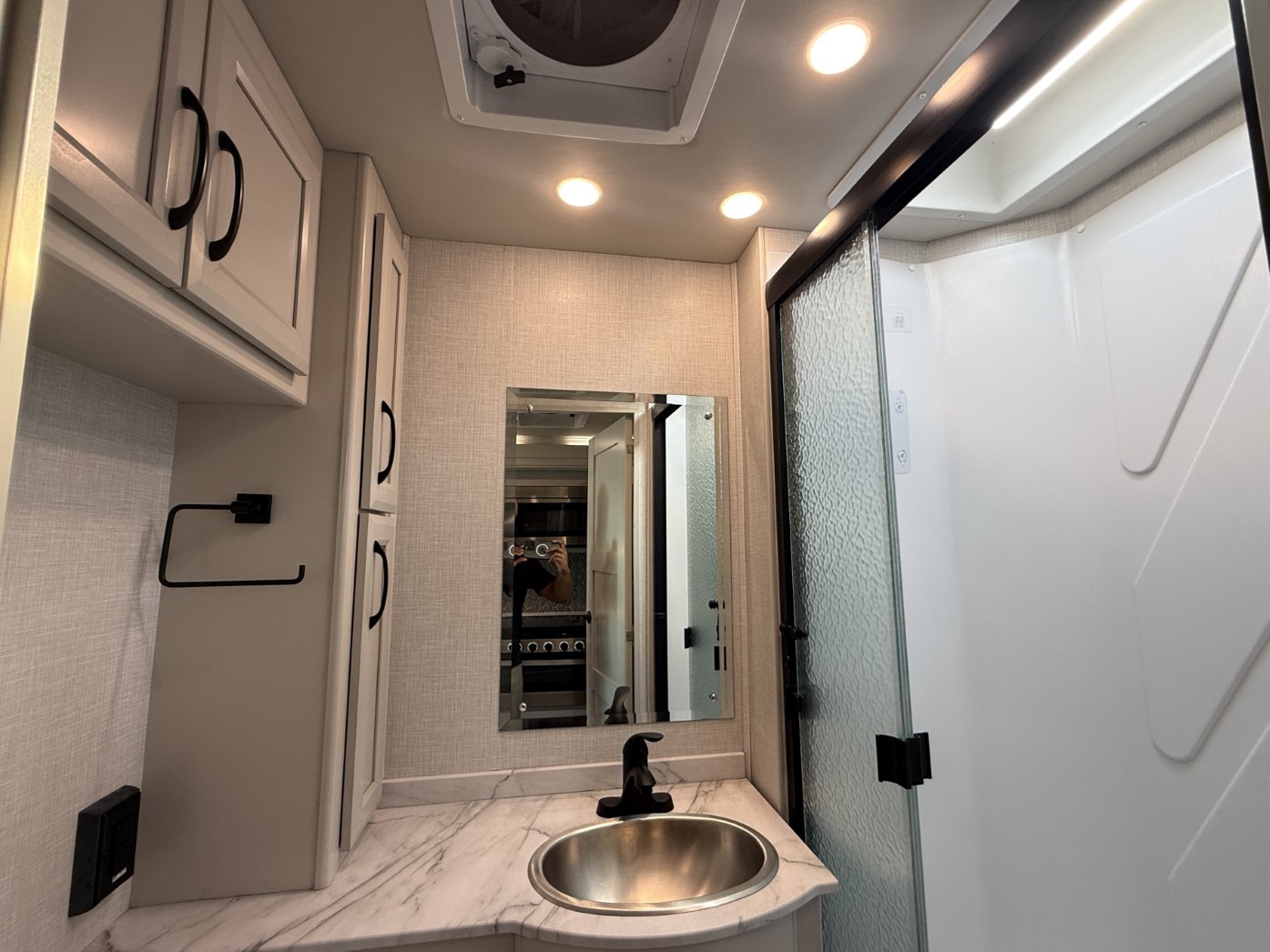 2025 Holiday Rambler Invicta 36Y - Image 14