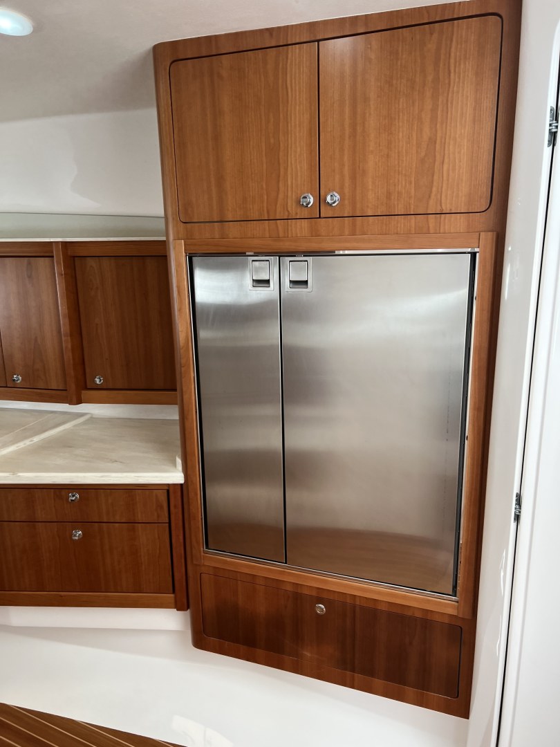 2019 Intrepid 475 Sport Yacht - Image 18