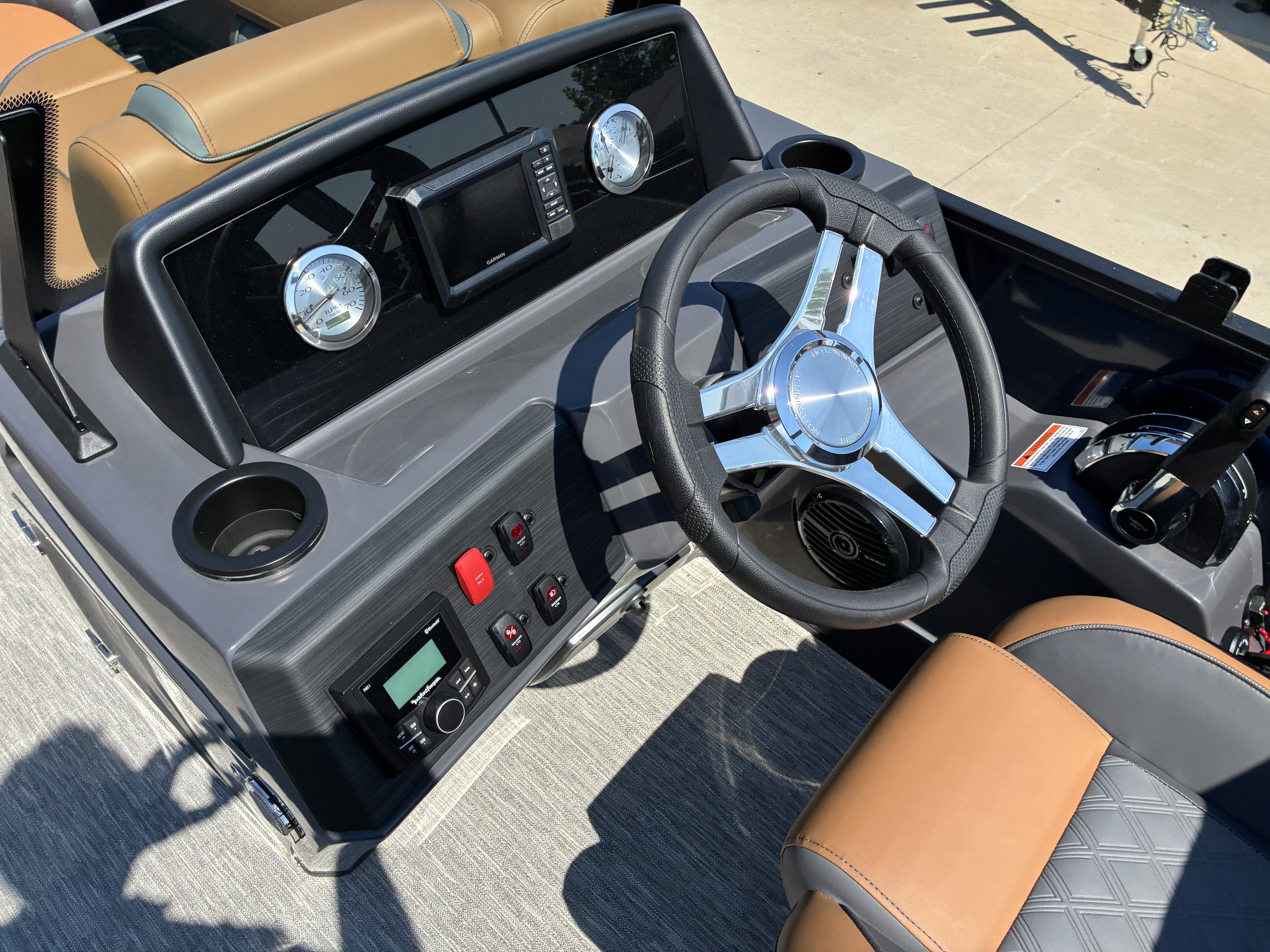 2027 Bennington 22SSR  - Image 20