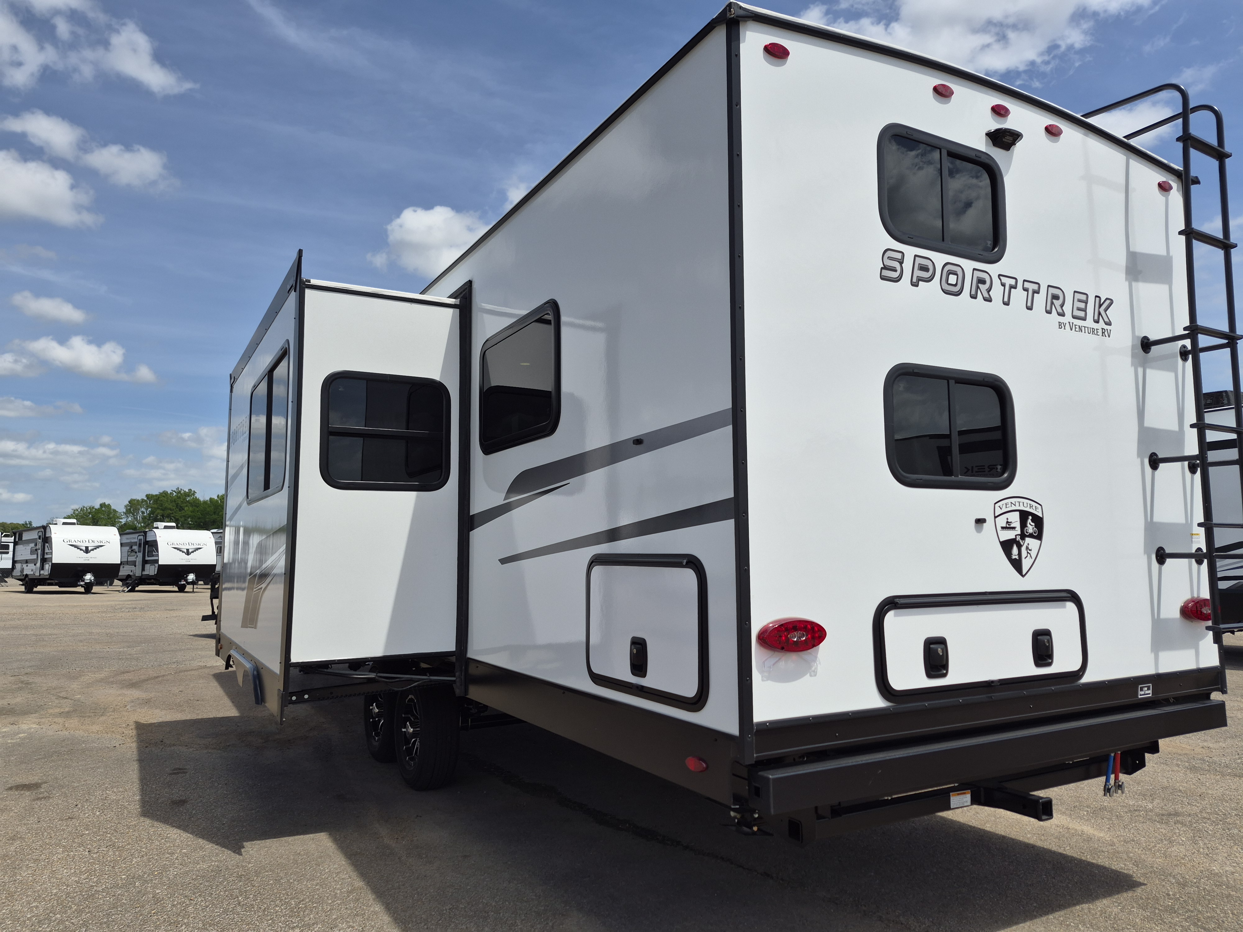 2026 VENTURE RV SPORTTREK 271VBH - Image 3