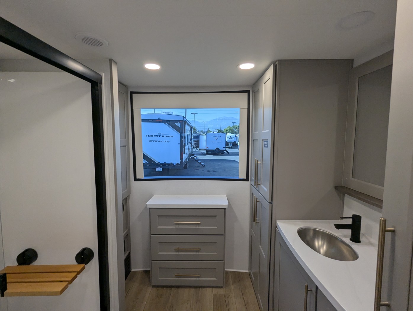 2026 Alliance RV Benchmark 44LFT - Image 30