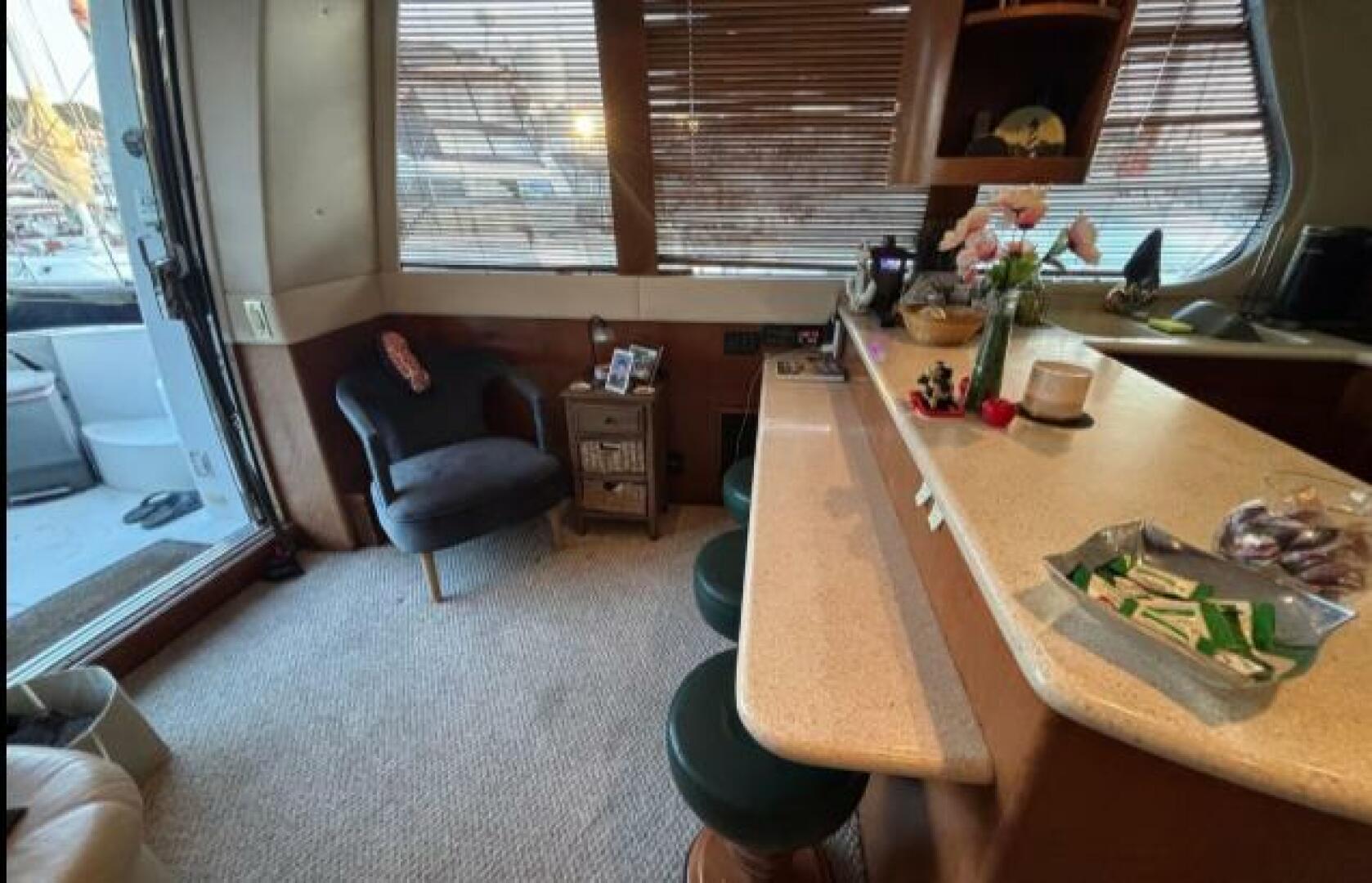 1998 Carver 530 Voyager - Image 20