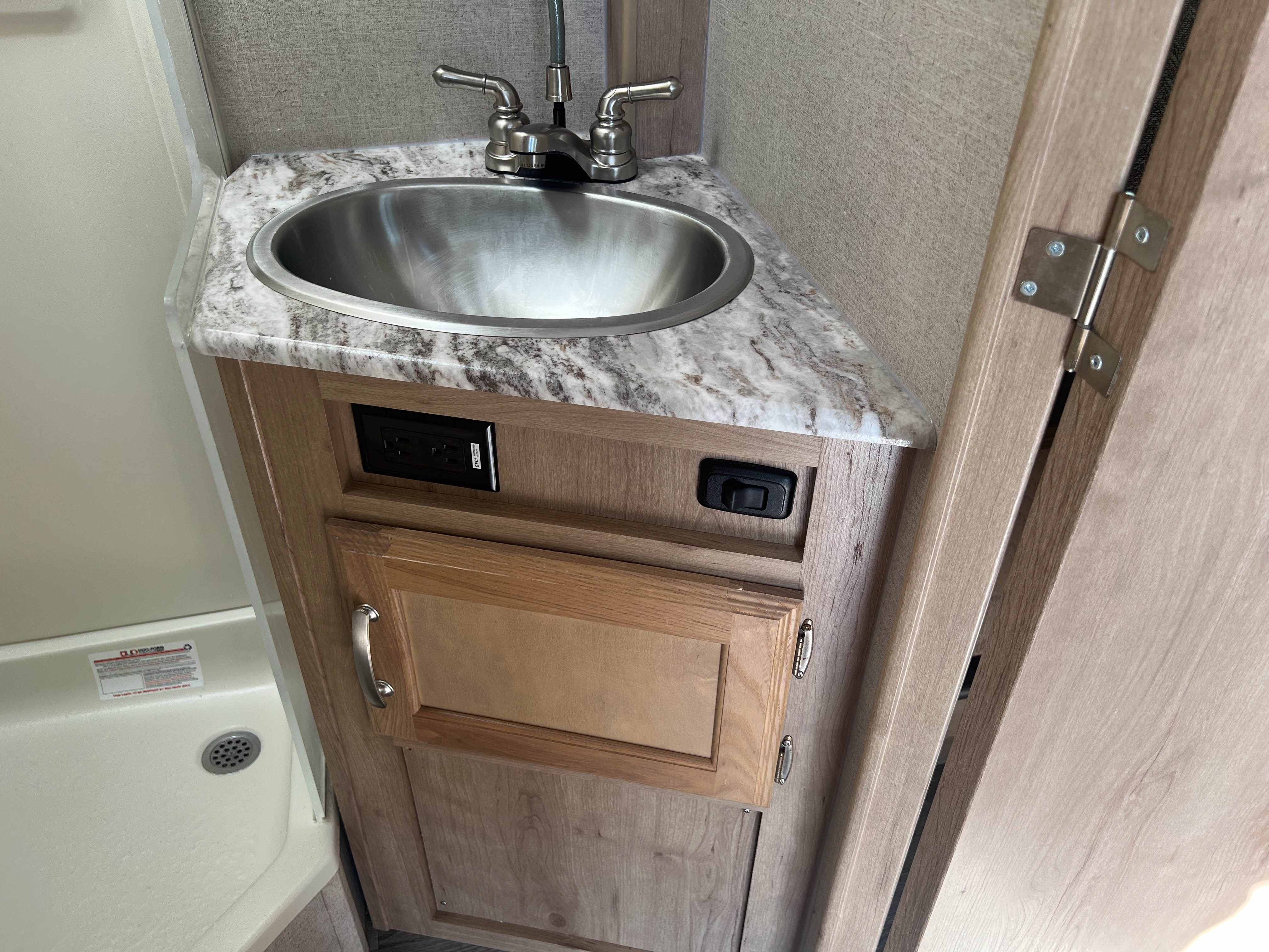 2020 Winnebago Micro Minnie 1808FBS - Image 23